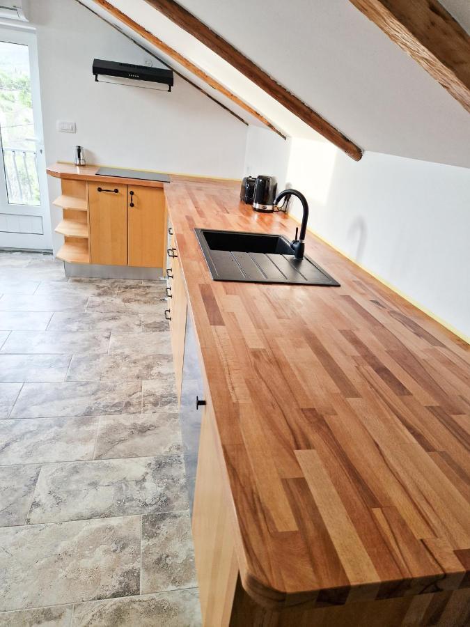 Valja - 55m2 - Sea View - Garden - Grill Apartment